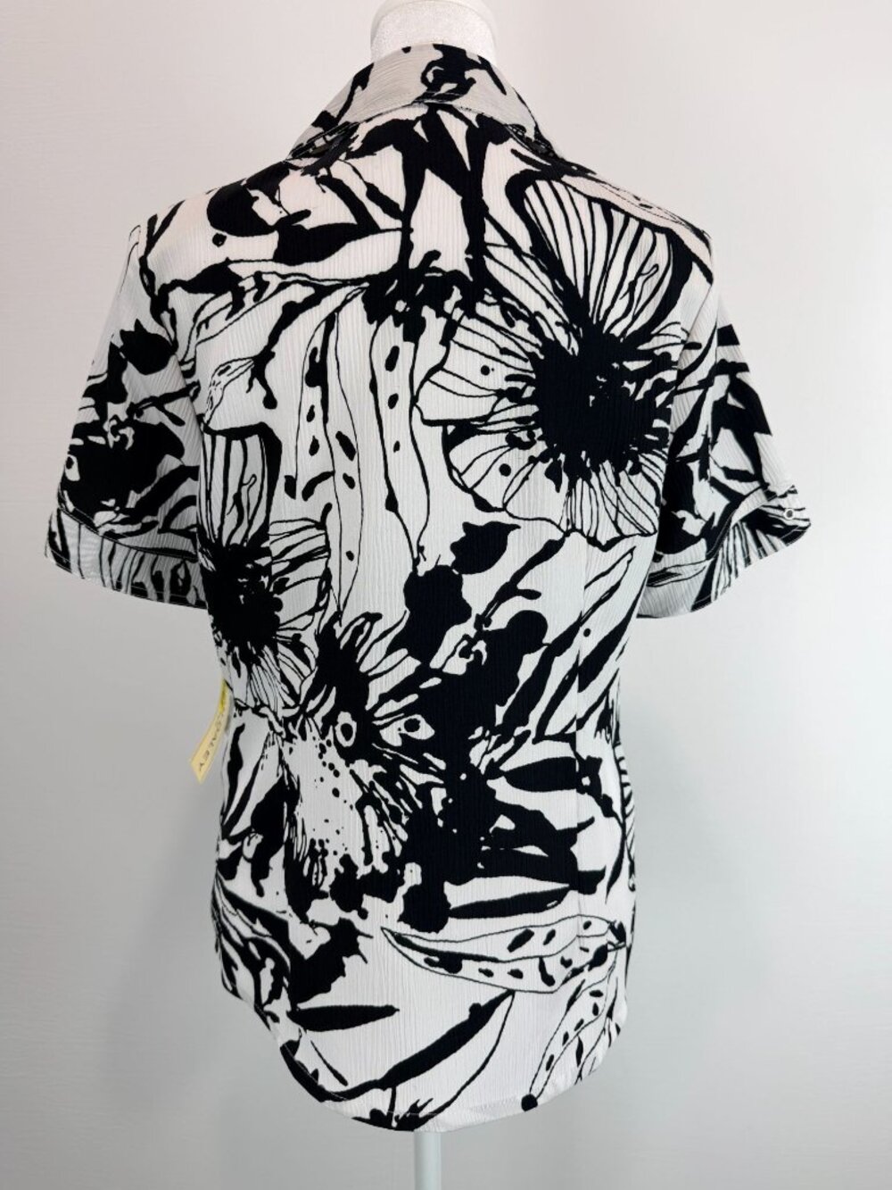 Allison Daley Womens Petite Floral Button-Up Shirt 4P Black & White Short Sleeve - Picture 2 of 14